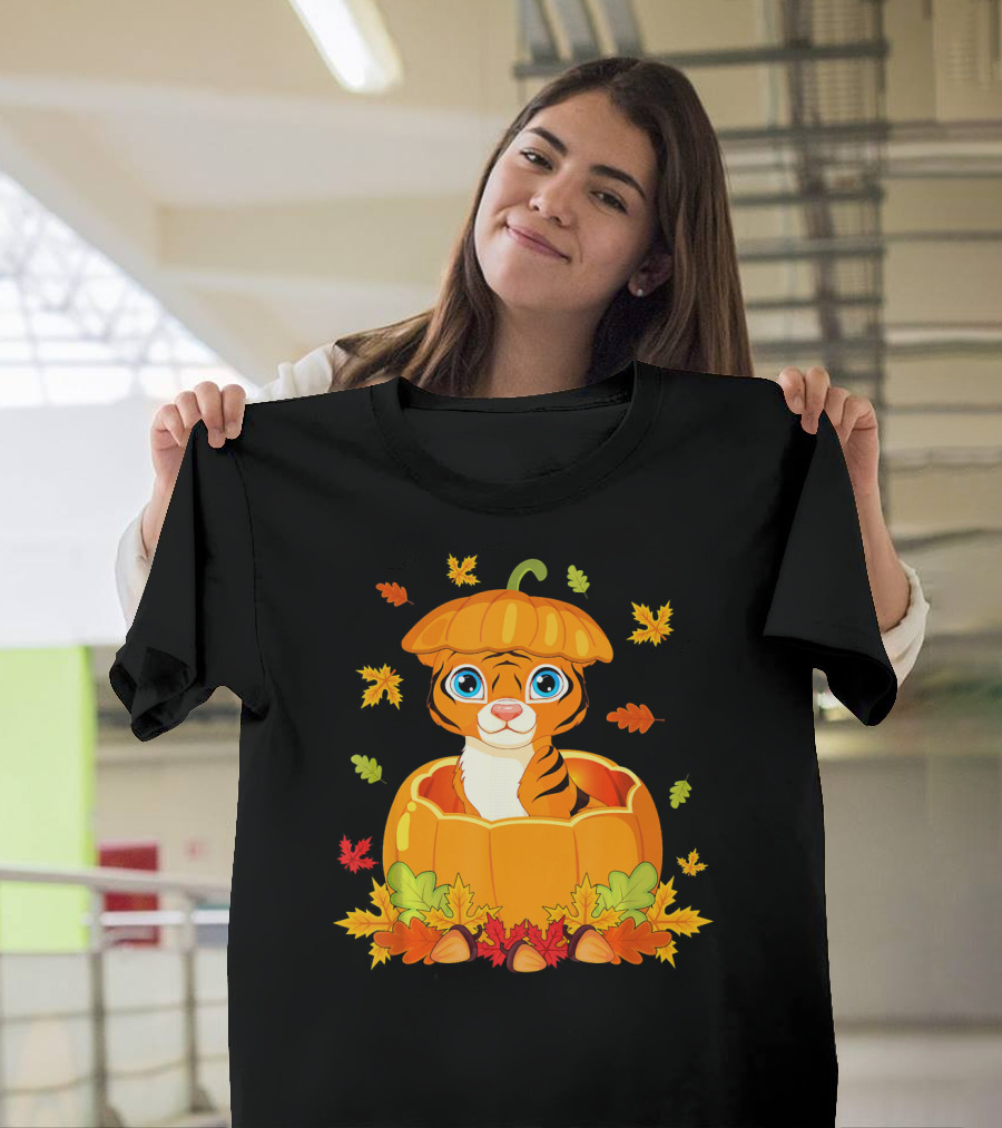 Thanksgiving Cute Tiger in Pumpkin Surrounded by Autumn Leaves T-Shirt