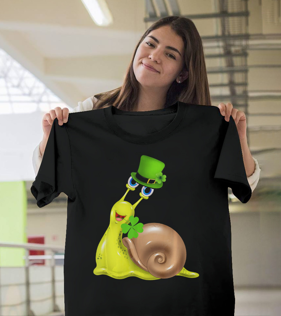 St Patricks Day Snail Wearing Irish Shamrock Hat T-Shirt