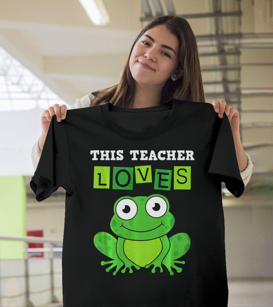 This Teacher Loves Green Tree Frog Kindergarten T-Shirt