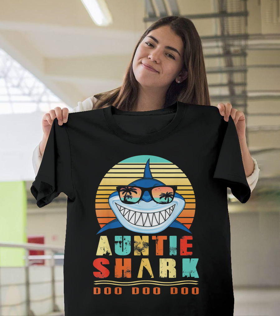 Auntie Shark Doo Doo Doo Retro Sunset Palm Trees T-Shirt