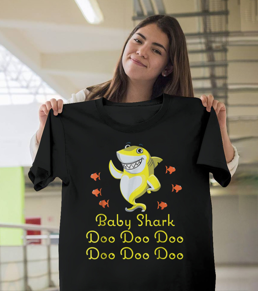 Baby Shark Doo Doo Doo Doo Doo Doo Dancing Yellow Shark Fun T-Shirt