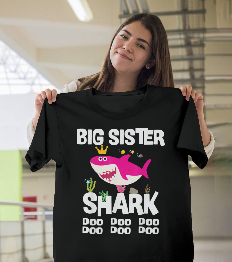 Big Sister Shark Doo Doo Doo Pink Crowned Shark Ocean Fun T-Shirt