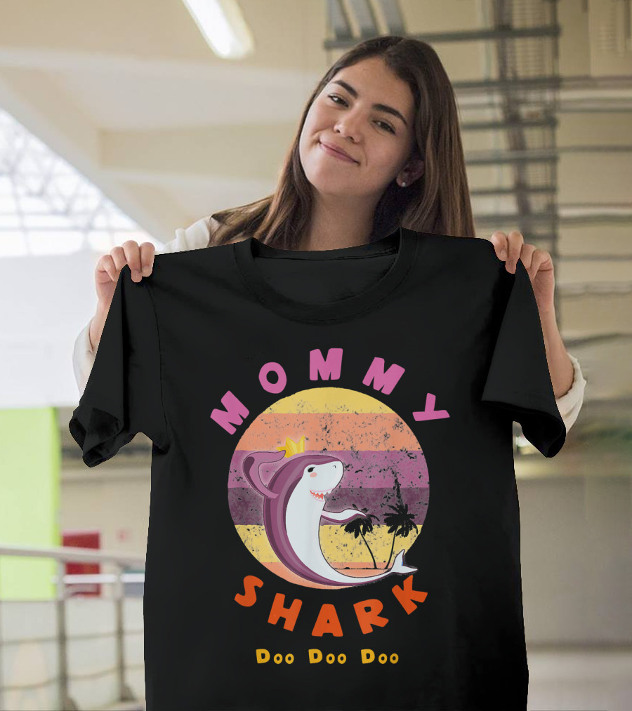 Mommy Shark Doo Doo Doo Retro Sunset Palm Trees Crown T-Shirt