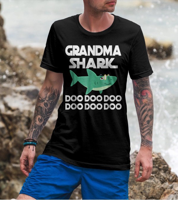 GRANDMA SHARK DOO DOO DOO FUN SONG MATCH SHARK T-Shirt