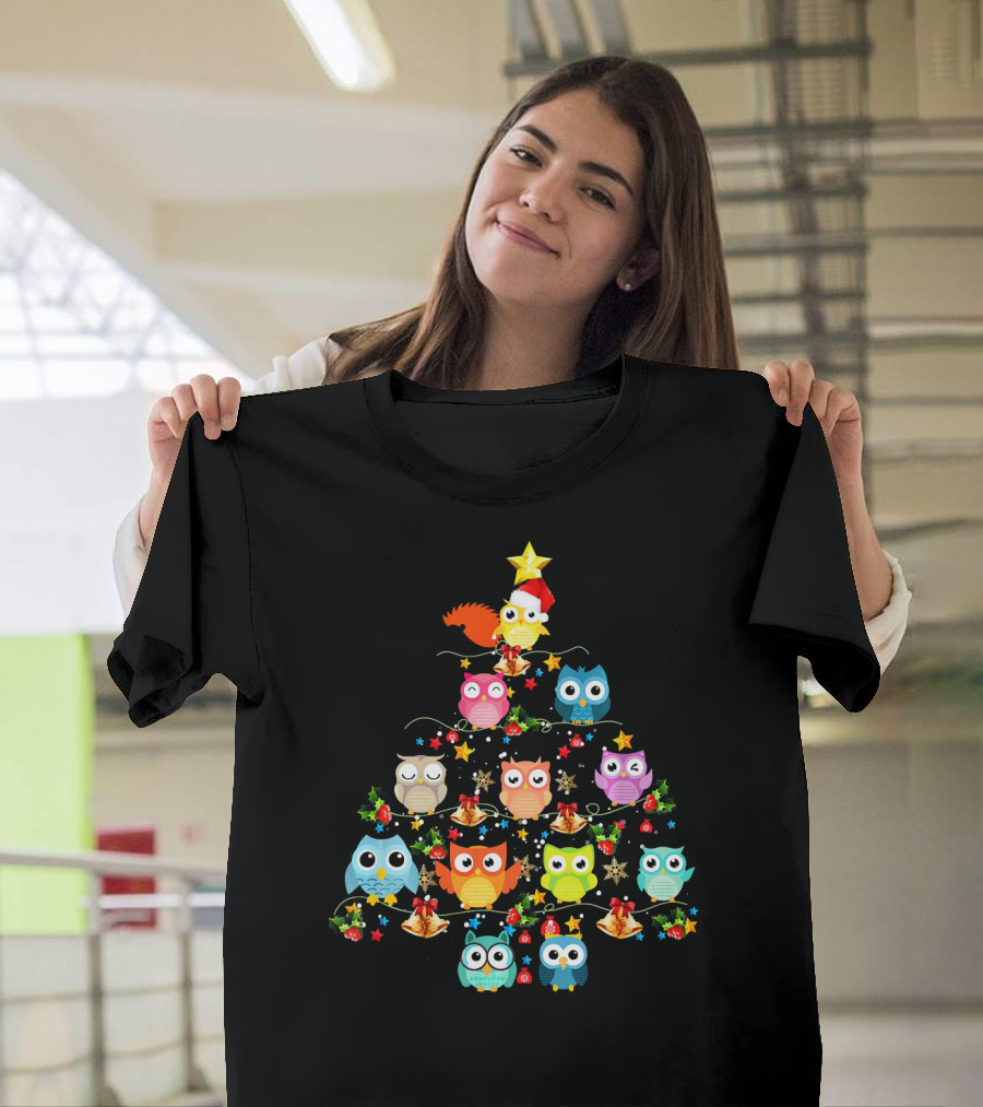Cute Owl Christmas Tree Festive Holiday Owls with Santa Hats and Stars T-Shirt