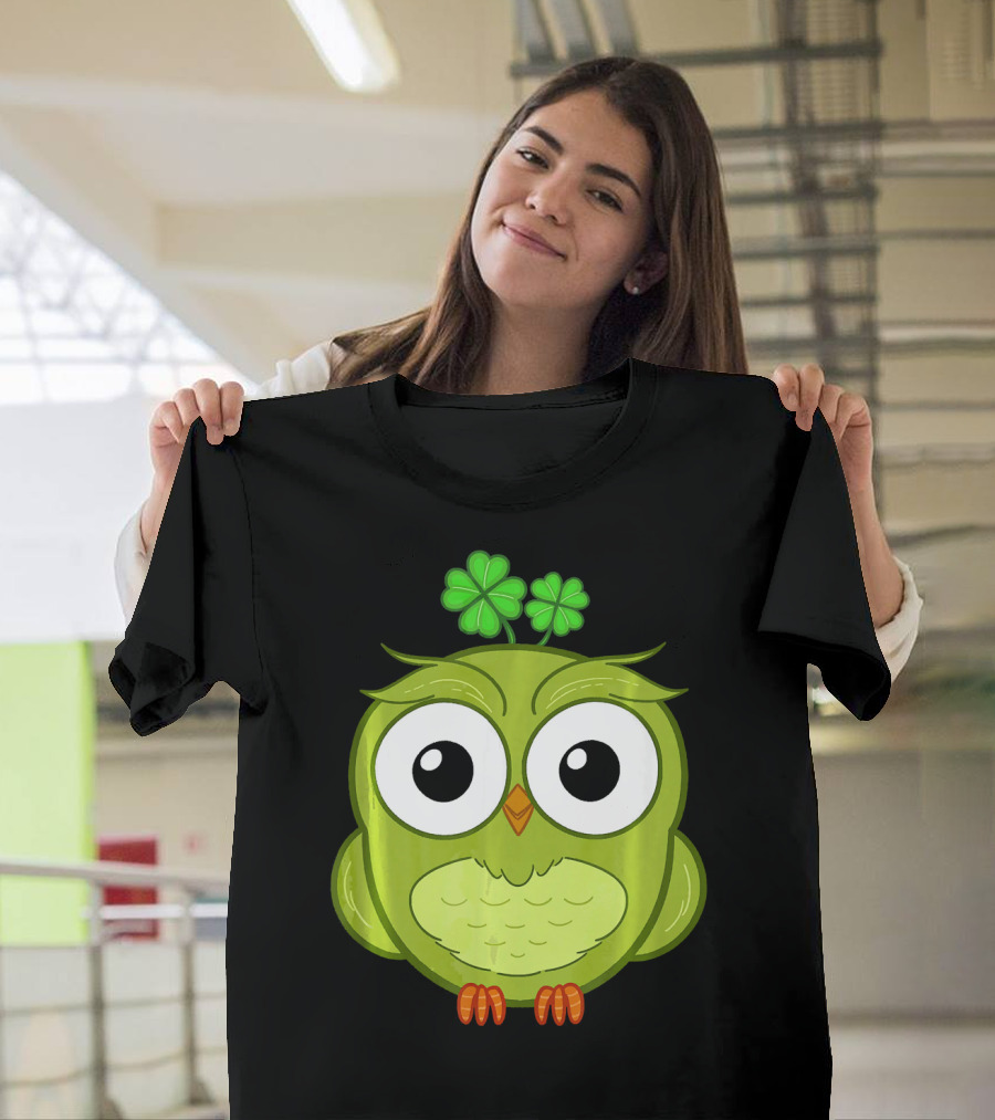 Cute Green Owl with Shamrocks T-Shirt