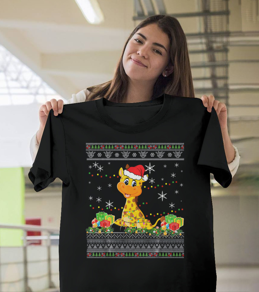 Christmas Giraffe Santa Hat Snowflakes Christmas Lights Gifts T-Shirt