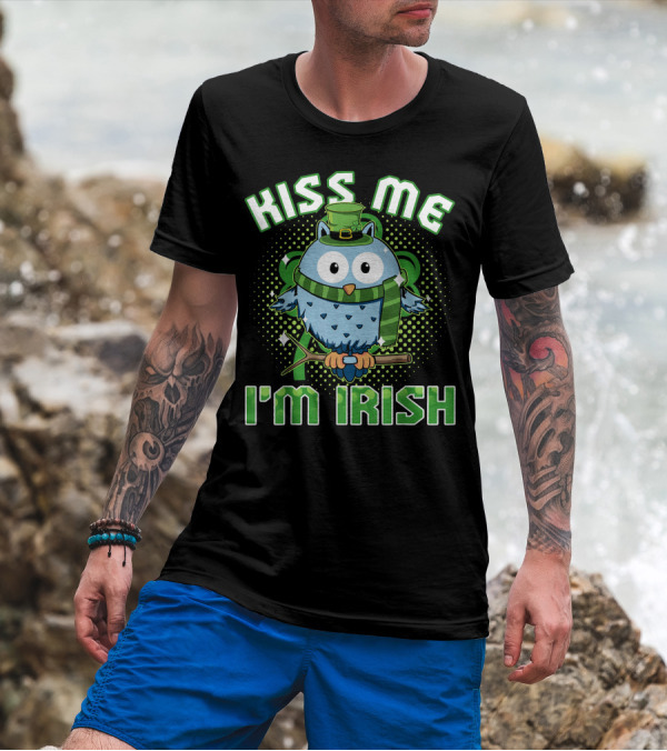 St. Patricks Day Kiss Me I'm Irish Owl With Green Hat And Scarf T-Shirt