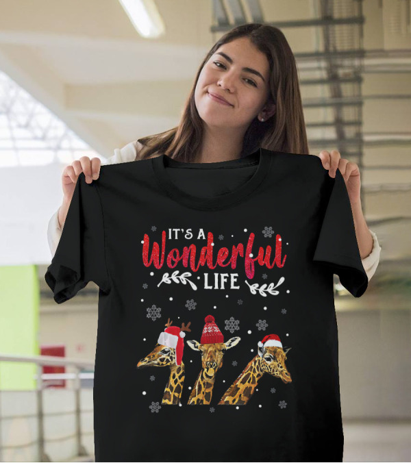 Tee89s Giraffe It's A Wonderful Life Christmas Snowflakes Santa Hats T-Shirt