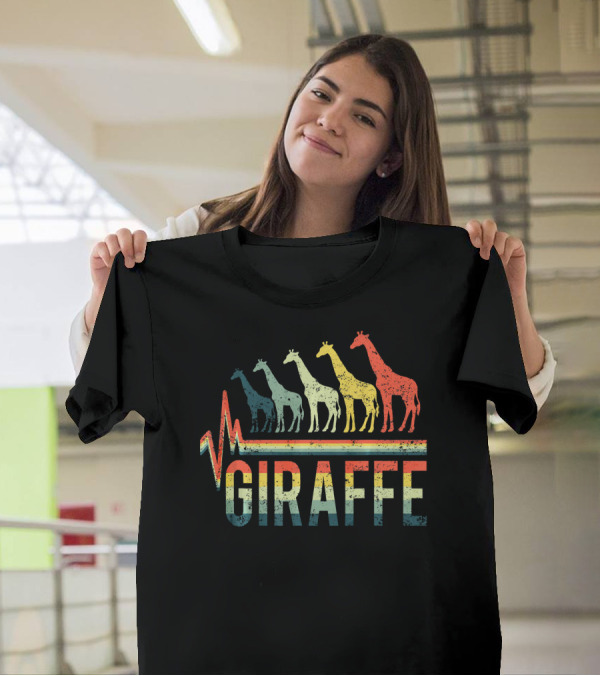 Vintage Retro Heartbeat Giraffe Rainbow T-Shirt