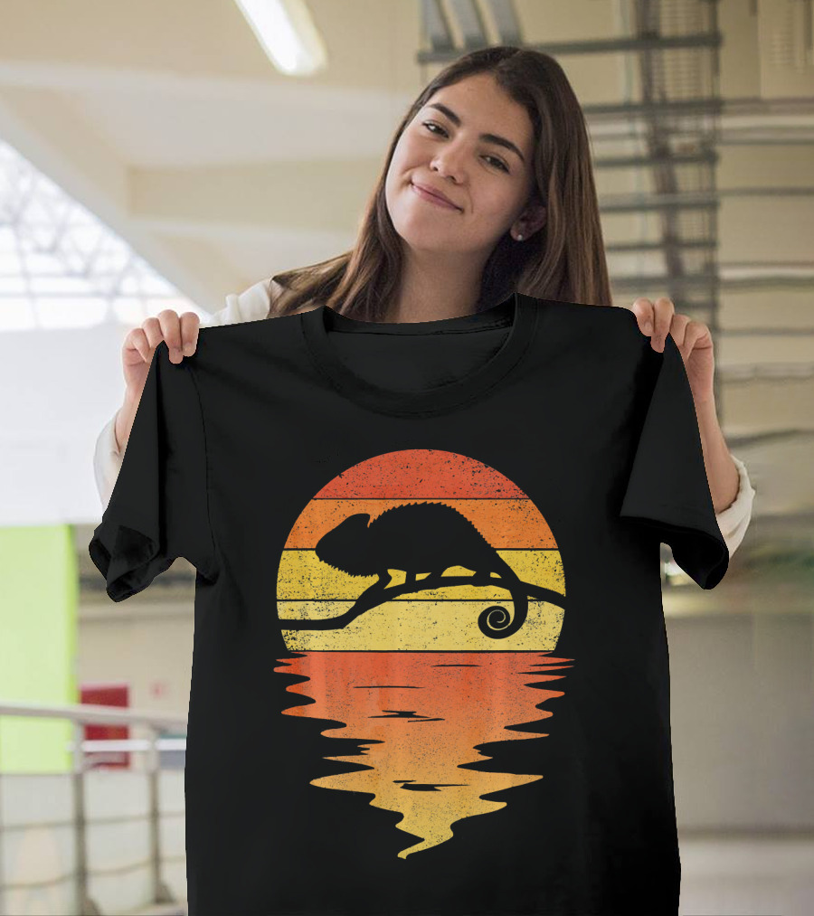 Chameleon 70s Vintage Retro Sunset Silhouette Reflections T-Shirt