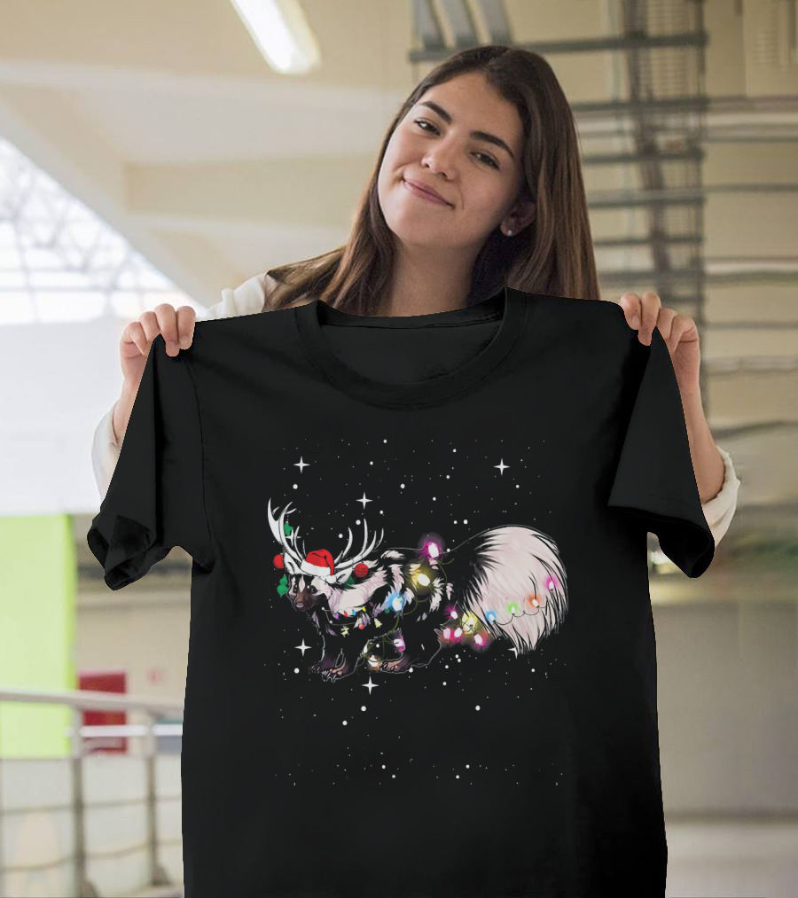Christmas Lights Skunk Festive Santa Hat Antlers Snowy Night T-Shirt