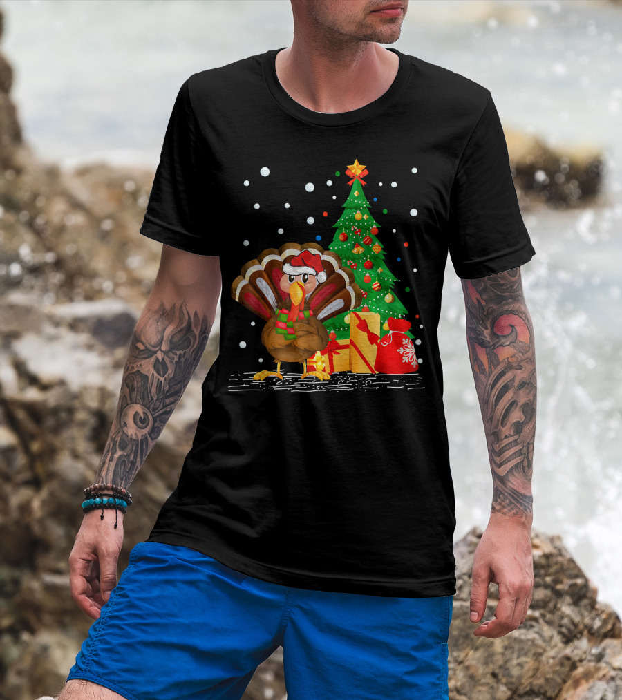 Turkey In Santa Hat With Christmas Tree And Gifts T-Shirt
