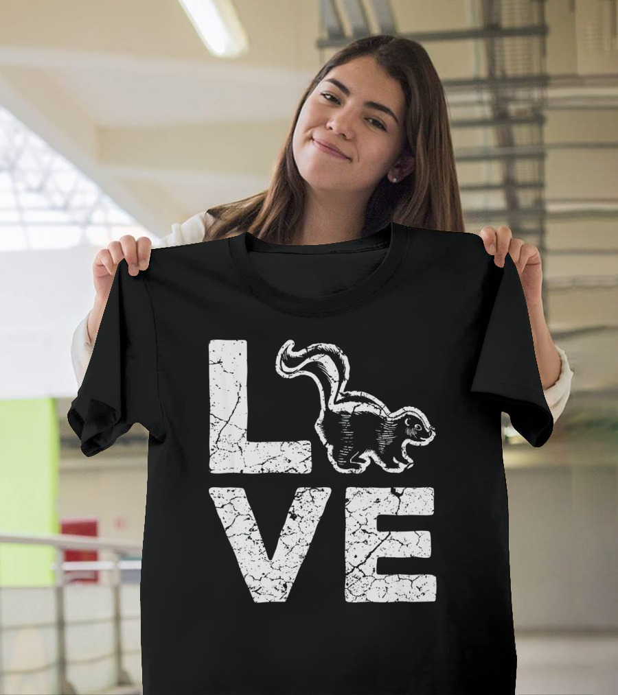 Love Funny Skunk Retro Cat T-Shirt