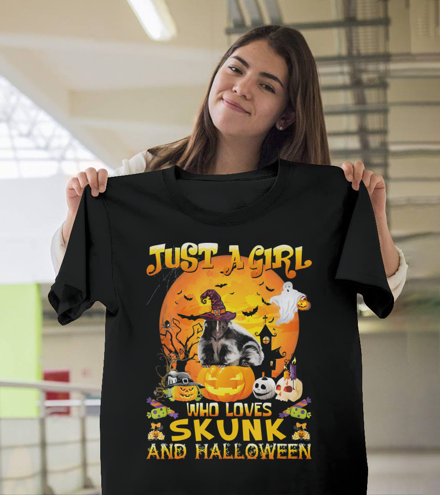 JUST A GIRL WHO LOVES SKUNK AND HALLOWEEN T-Shirt