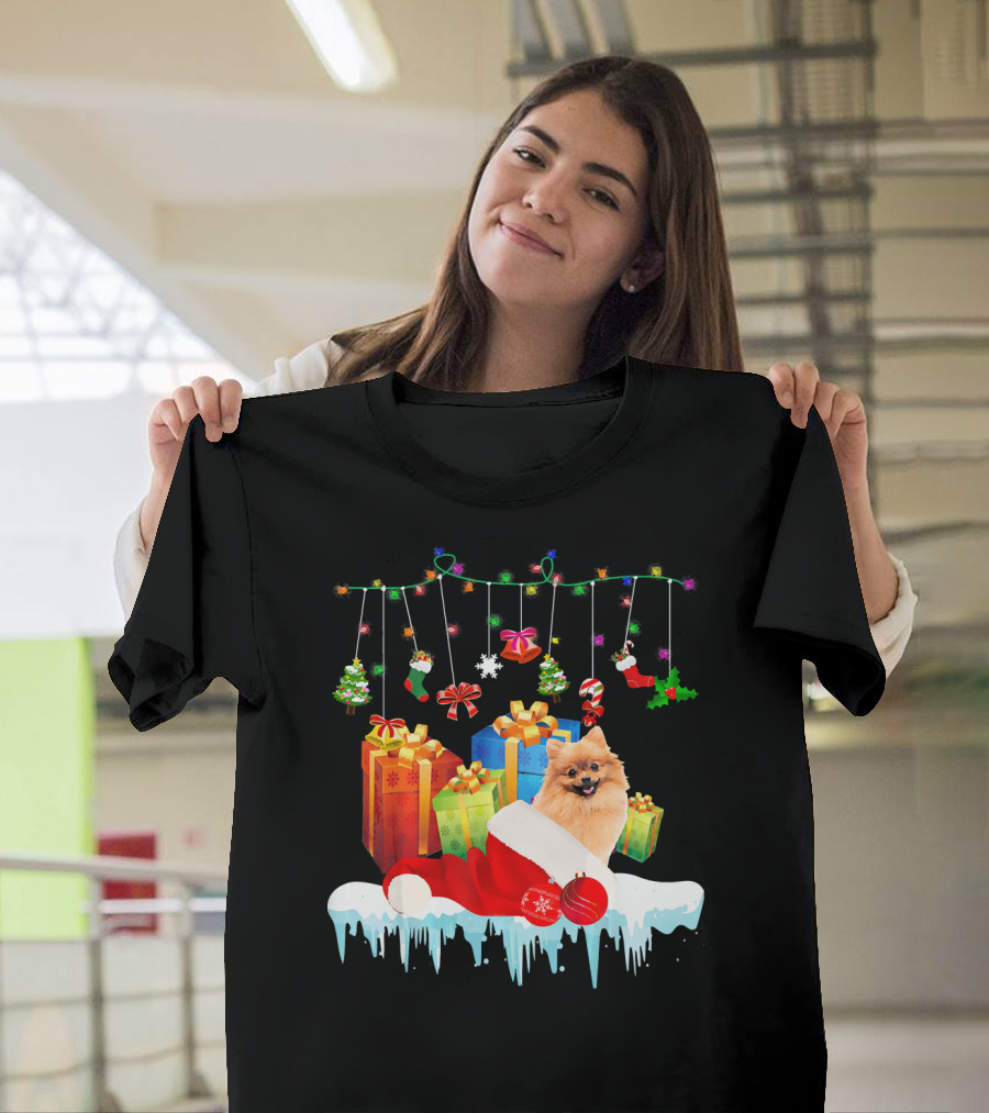 Pomeranian in Santa Hat with Christmas Lights and Presents T-Shirt