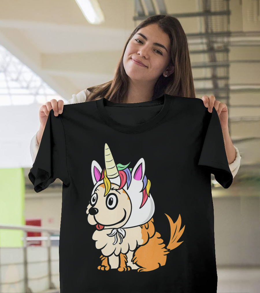 Pomeranian Wearing Colorful Unicorn Hat with Funny Expression T-Shirt