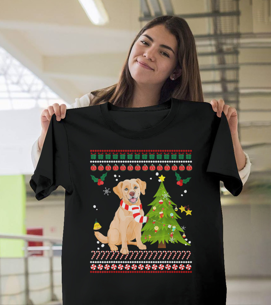 Cute Labrador Retriever Christmas Pine Festive Holiday Scene T-Shirt