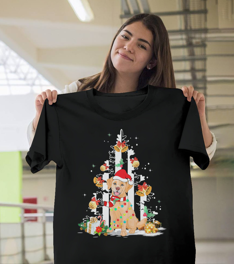 Labrador Retriever Santa Hat Christmas Lights and Gifts Tree T-Shirt