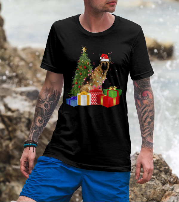 Santa Hat German Shepherd With Christmas Tree And Gifts T-Shirt