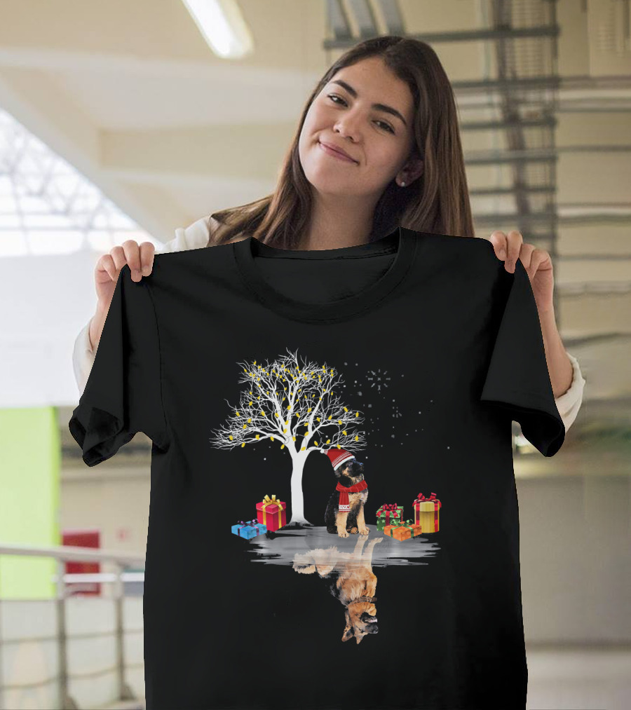 German Shepherd Dog Reflection With Christmas Tree And Gifts T-Shirt