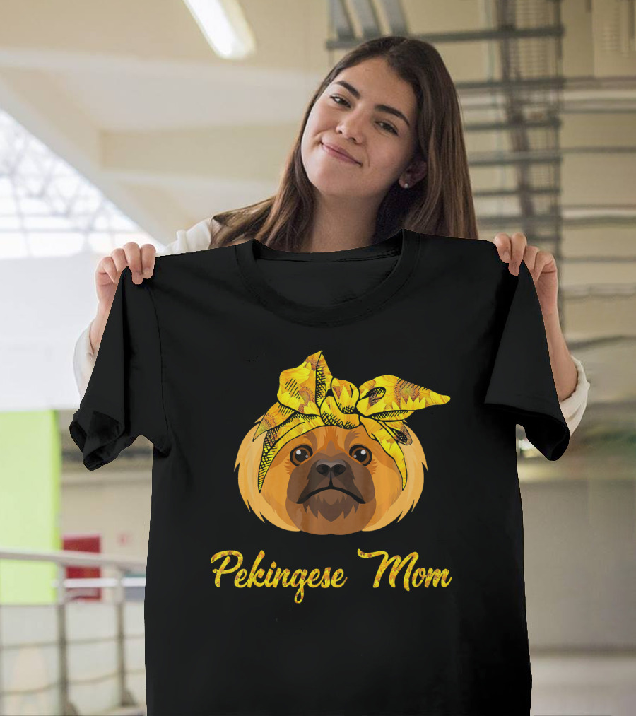 Pekingese Mom Sunflower Bandana T-Shirt