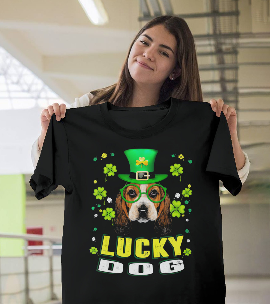 Lucky Dog St Patricks Day Basset Hound Leprechaun Shamrocks T-Shirt