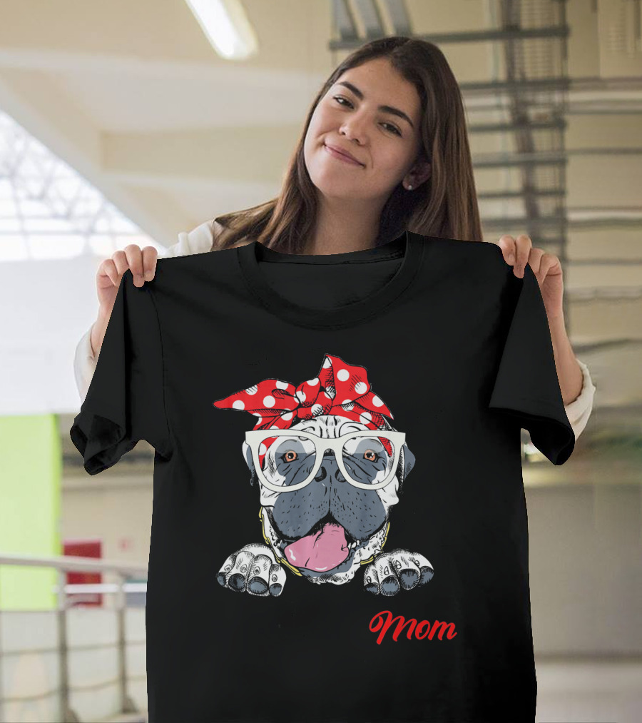Best Bullmastiff Mom Dog with Red Polka Dot Bandana and Glasses T-Shirt