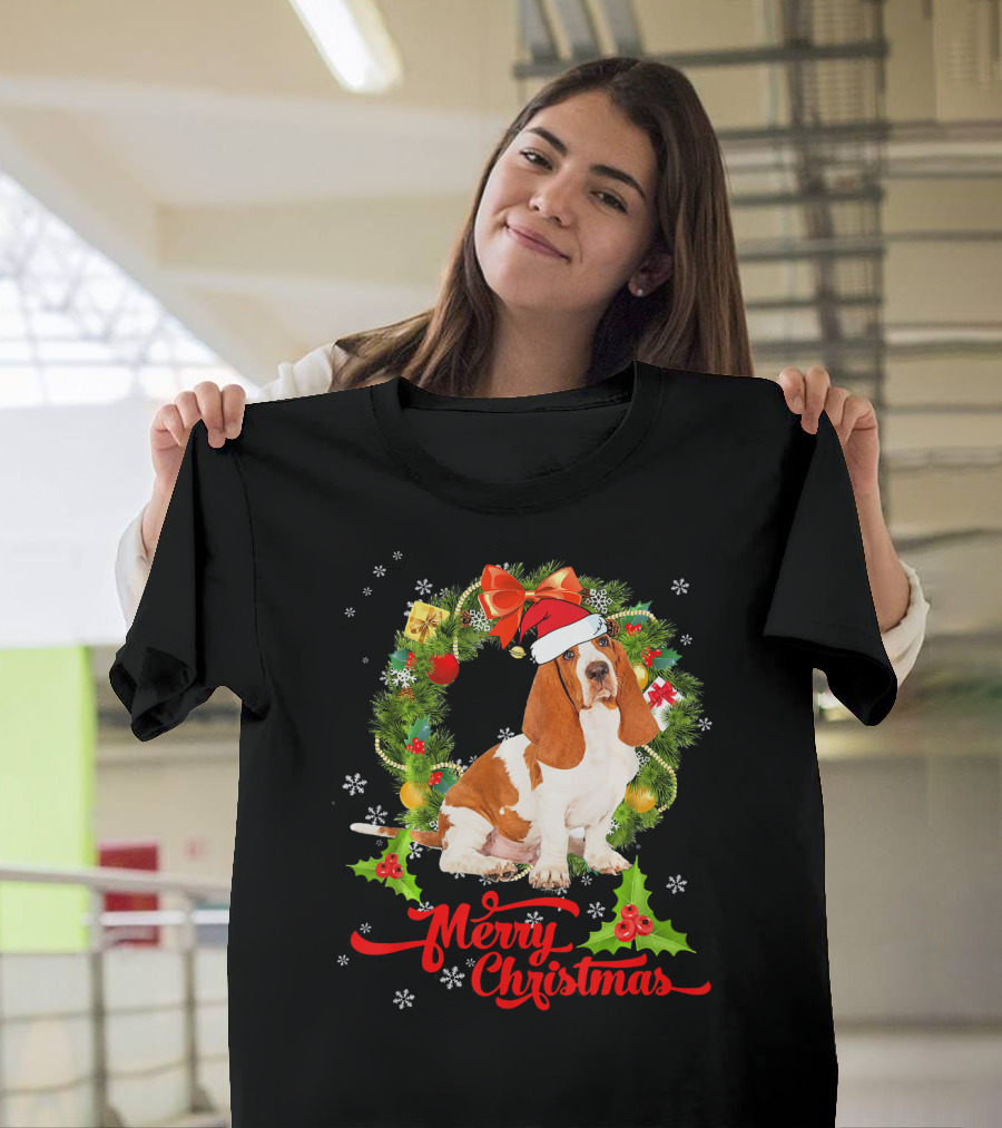 Funny Basset Hound Merry Christmas Santa Hat Wreath Bow Gift T-Shirt