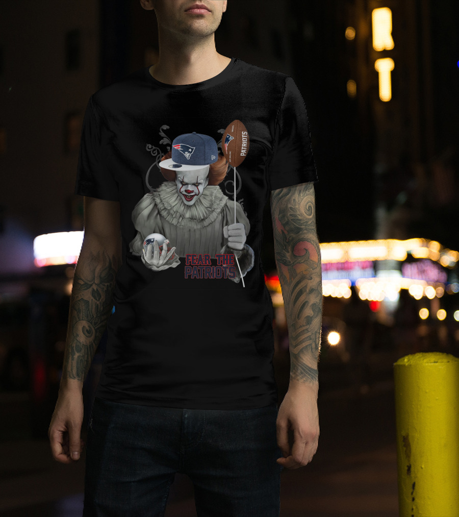Pennywise Holding New England Patriots Football And Cap Fear The Patriots T-Shirt
