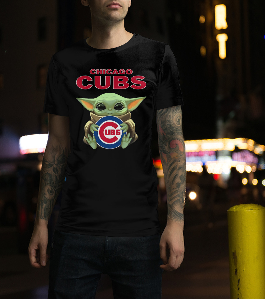 Baby Yoda Chicago Cubs Cubs Hug T-Shirt
