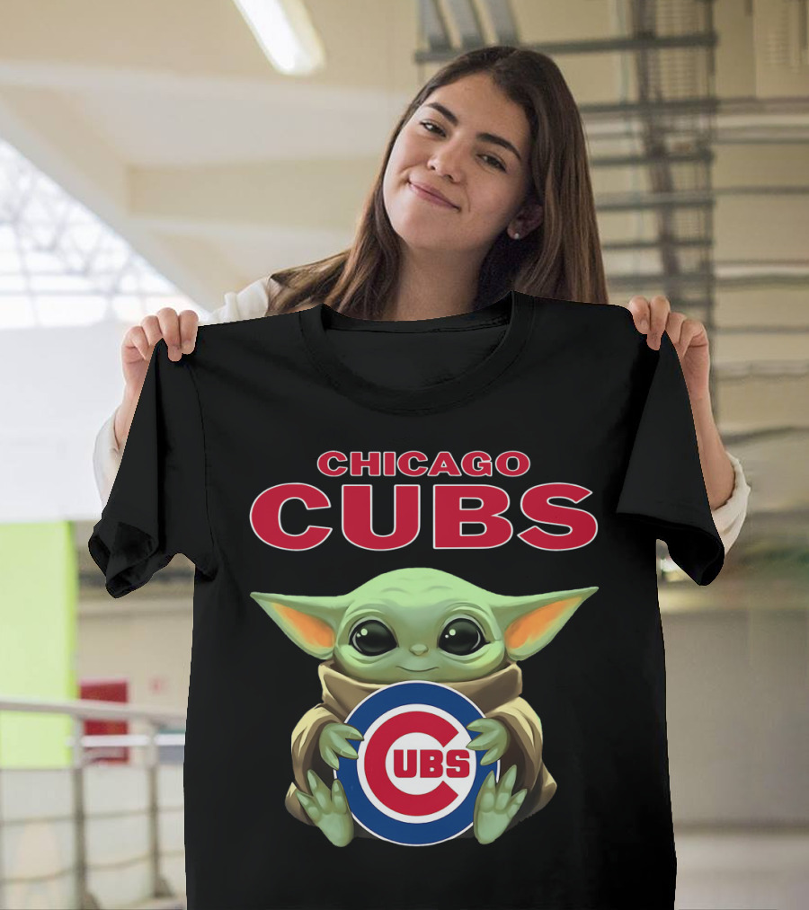 Baby Yoda Chicago Cubs Cubs Hug T-Shirt