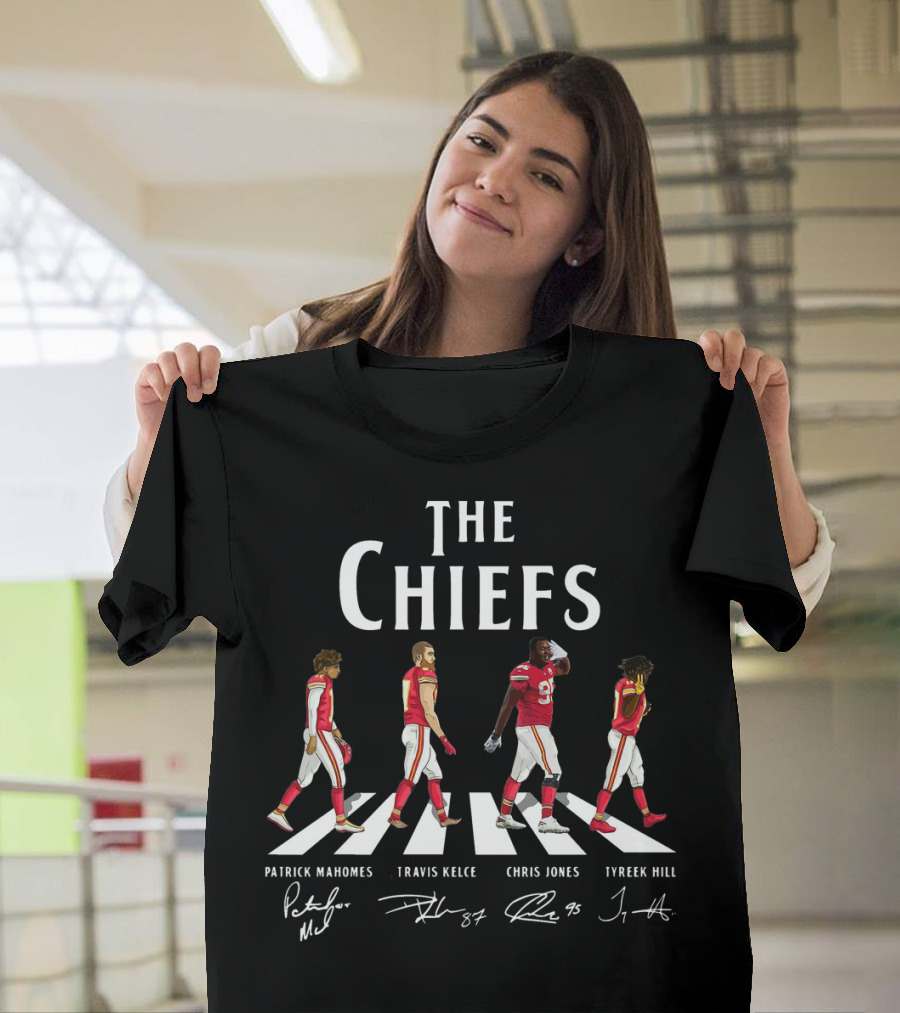 THE CHIEFS PATRICK MAHOMES TRAVIS KELCE CHRIS JONES TYREEK HILL ABBEY ROAD 경PSALMowymAL T-Shirt