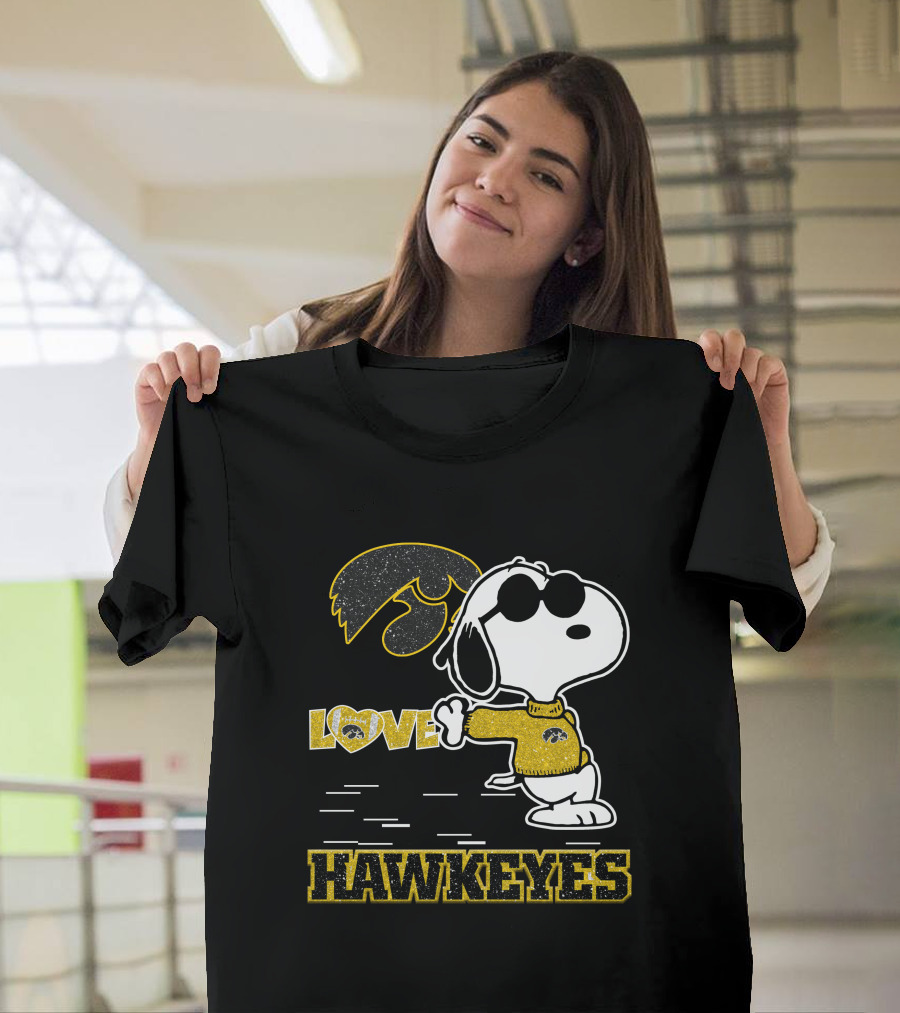 Snoopy Love Iowa Hawkeyes Football Fans Peanuts Ncaa T-Shirt