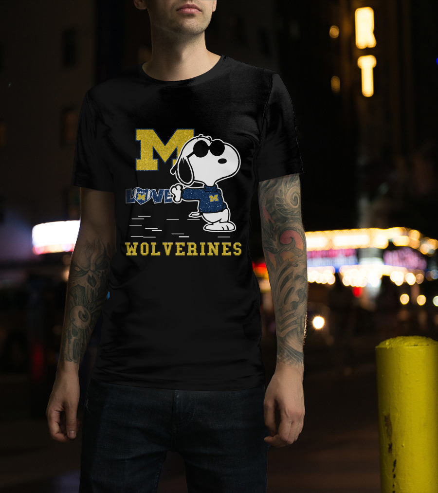 M Snoopy Love Wolverines T-Shirt