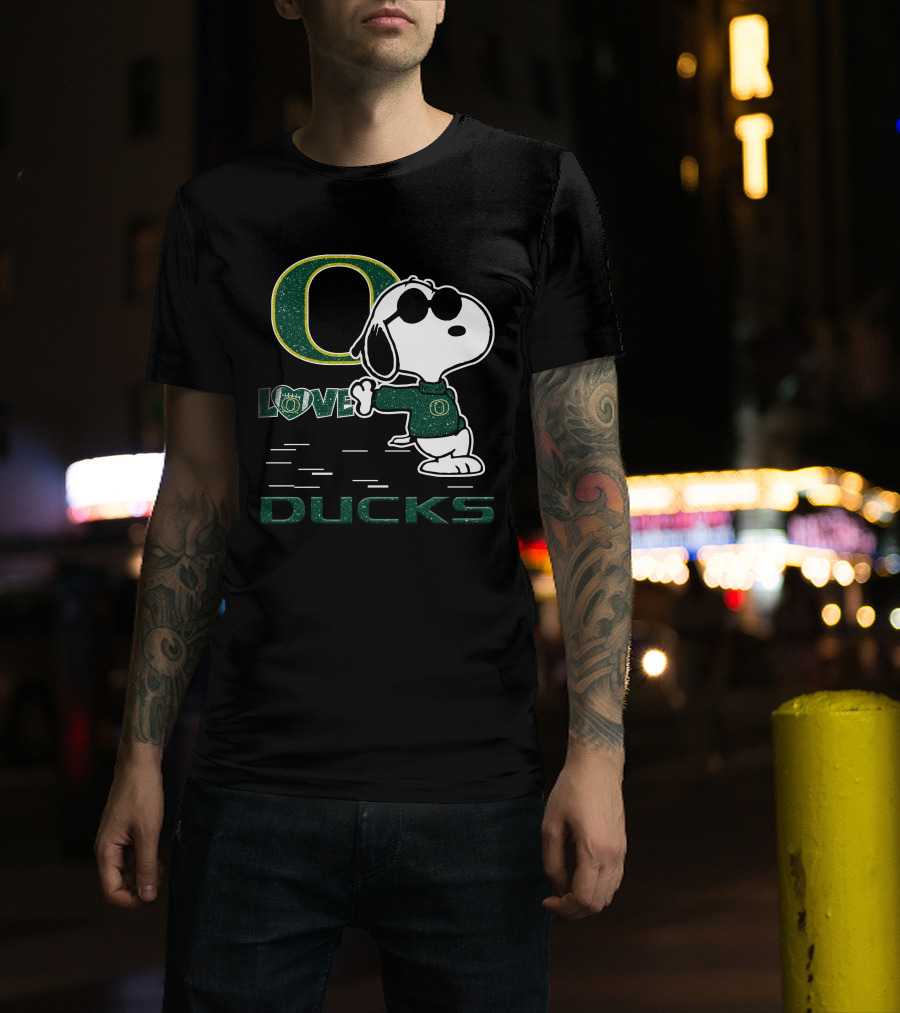 Snoopy Love Oregon Ducks Fan With Glitter Green O T-Shirt