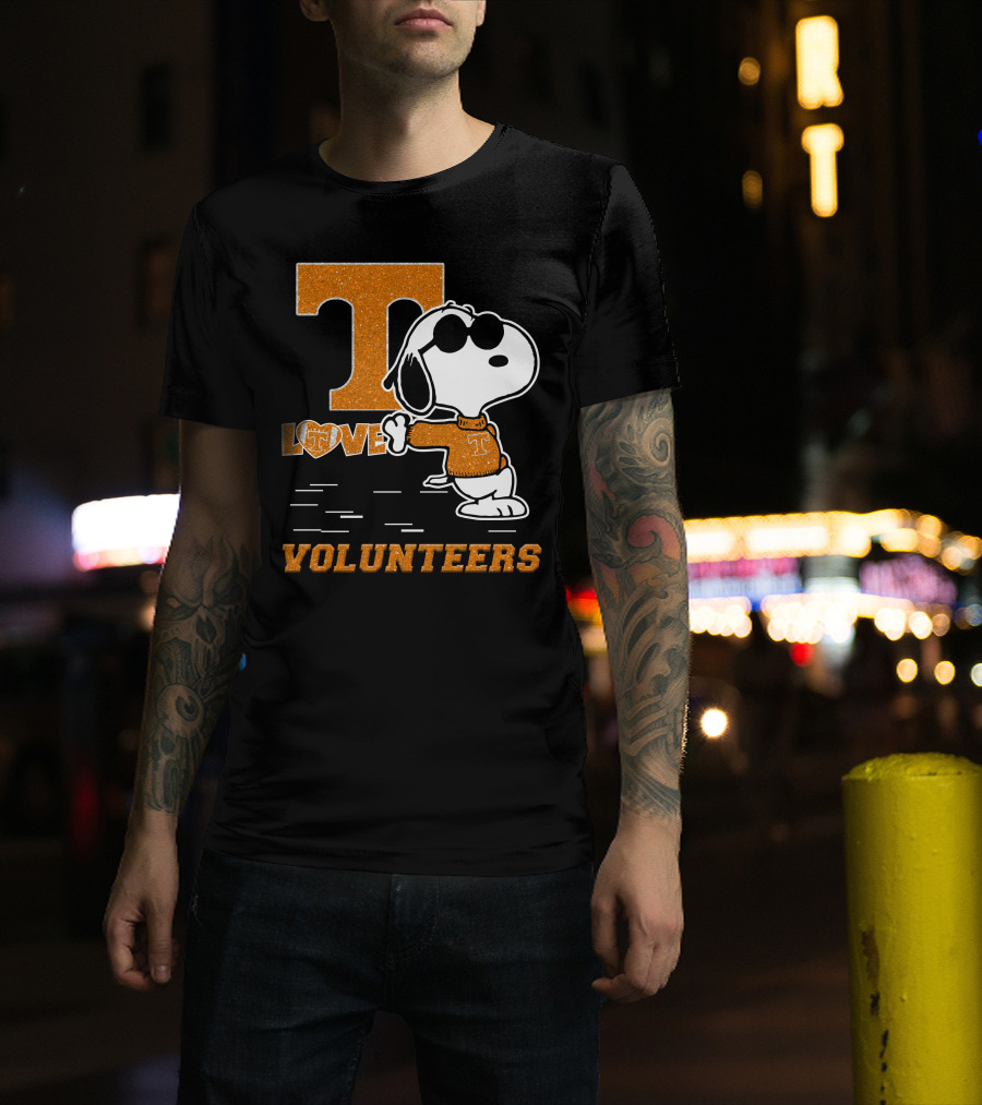 Snoopy T Love Volunteers Tennessee T-Shirt
