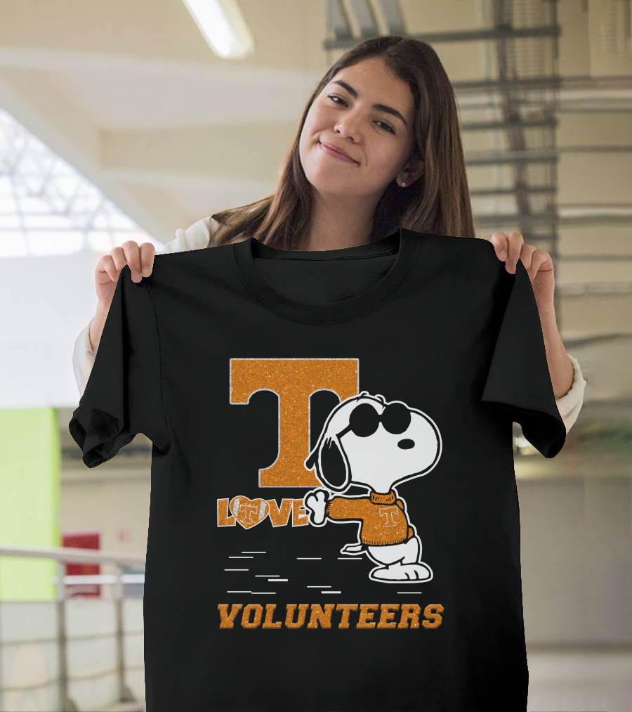 Snoopy T Love Volunteers Tennessee T-Shirt