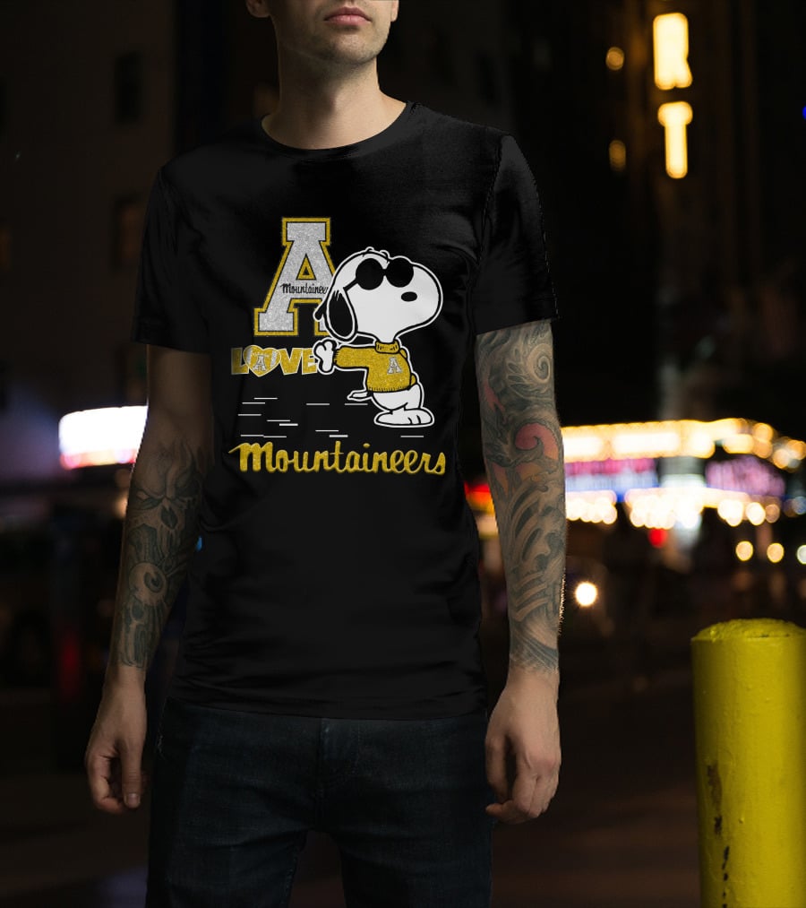 Snoopy A Mountaineers Love Appalachian State Mountaineers T-Shirt