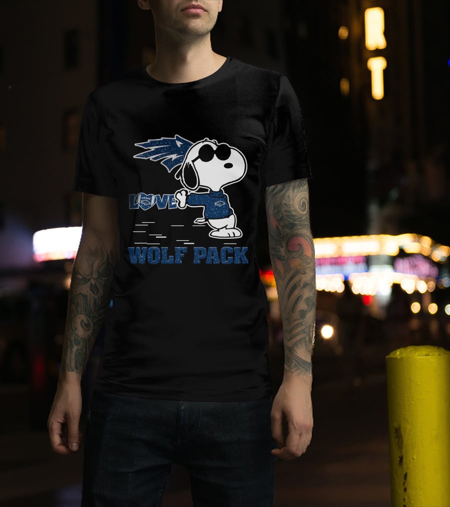 Snoopy Love Nevada Wolf Pack Football T-Shirt