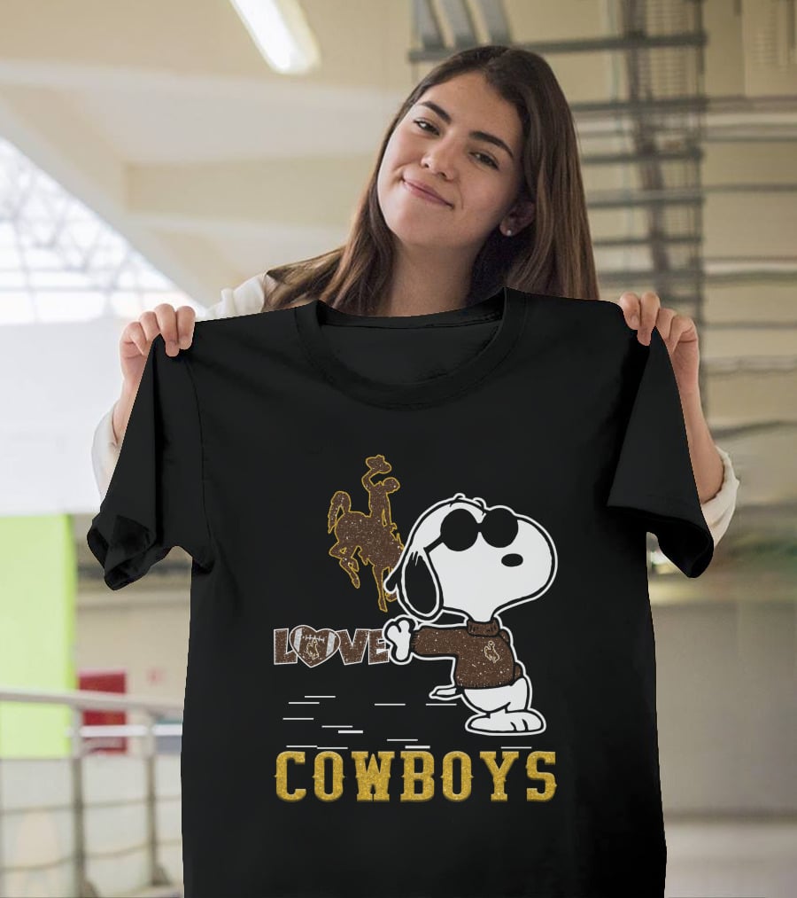 Snoopy Love Wyoming Cowboys Football Peanuts Character T-Shirt