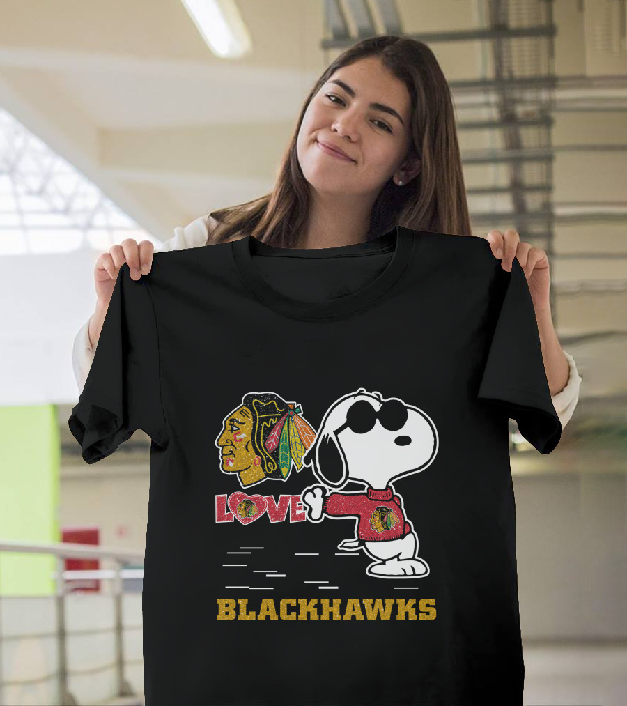 Snoopy Love Chicago Blackhawks Logo Peanuts Hockey T-Shirt