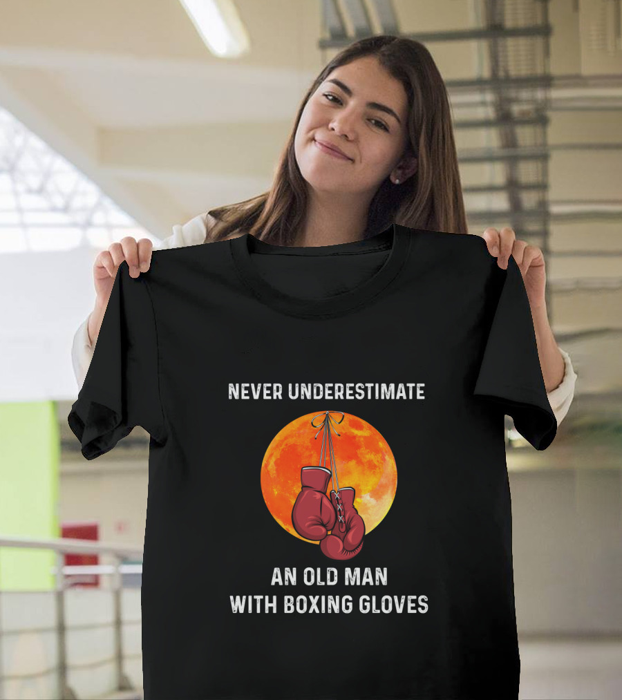 NEVER UNDERESTIMATE AN OLD MAN WITH BOXING GLOVES FULL MOON BACKGROUND T-Shirt