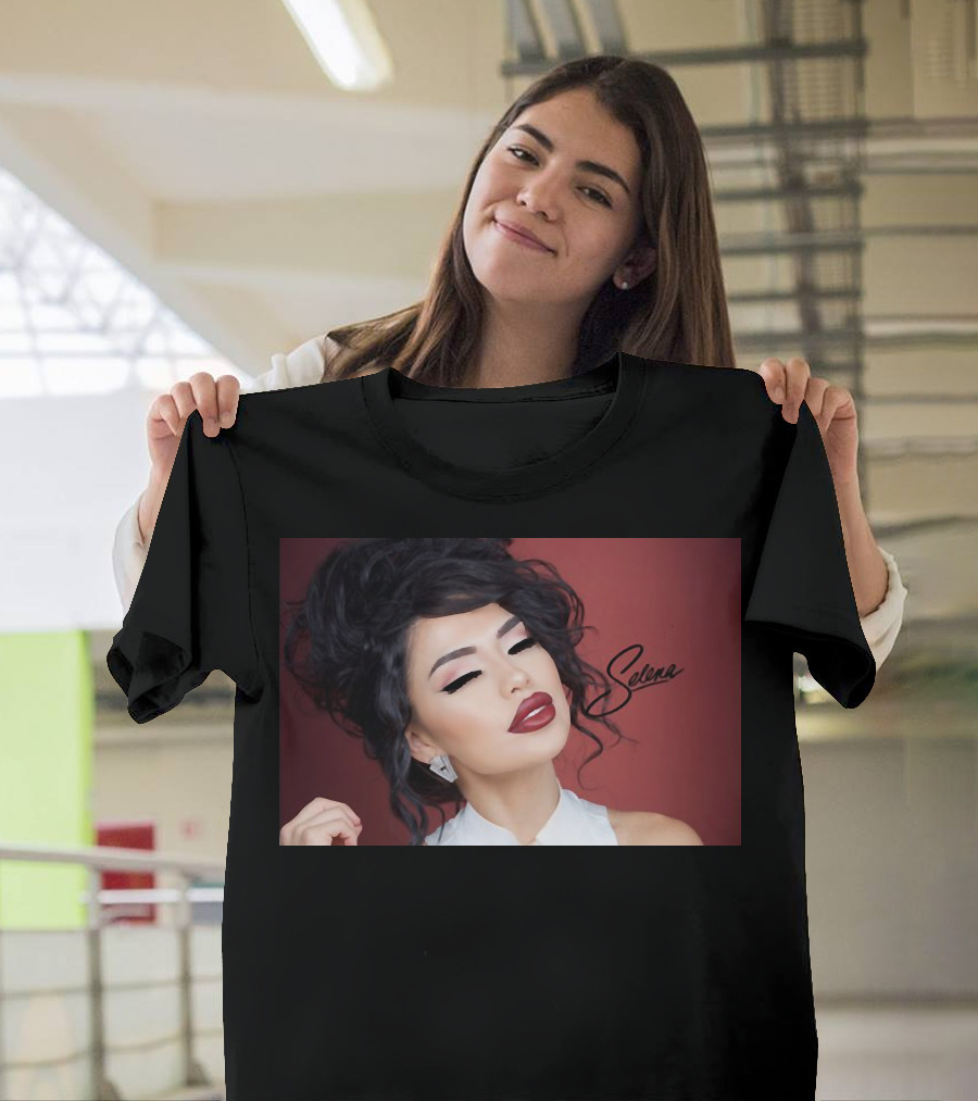 Selena Quintanilla Inspired Makeup Look White Dress Red Lipstick T-Shirt