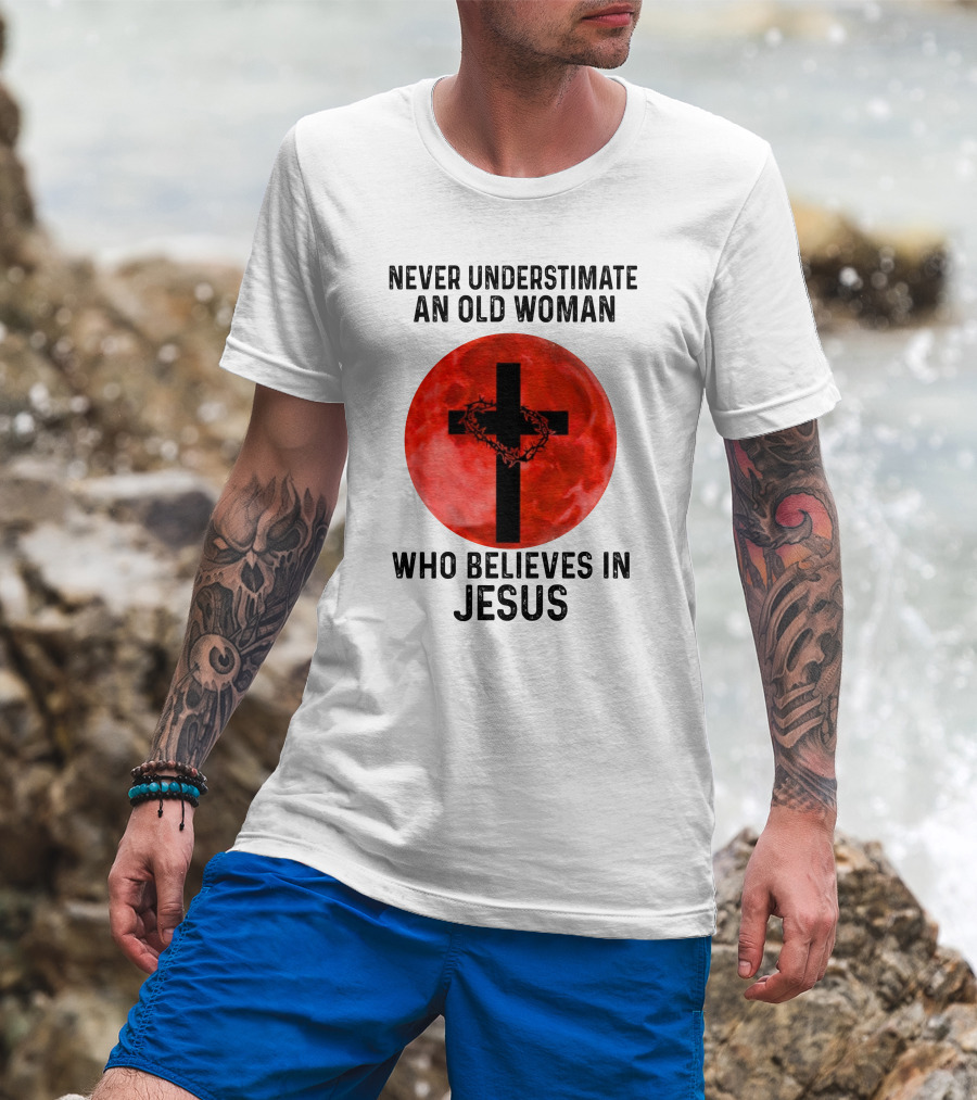 Never Underestimate An Old Woman Who Believes In Jesus Cross With Crown Of Thorns On Red Moon T-Shirt