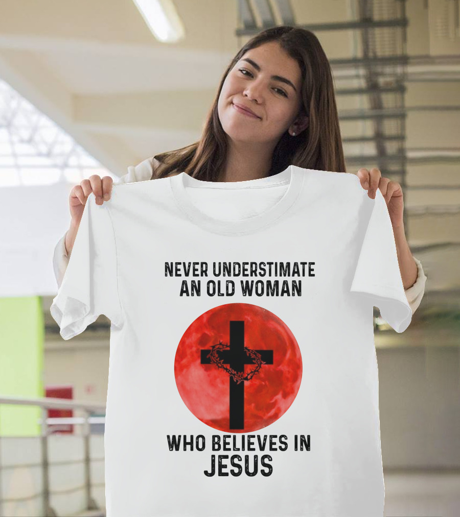 Never Underestimate An Old Woman Who Believes In Jesus Cross With Crown Of Thorns On Red Moon T-Shirt