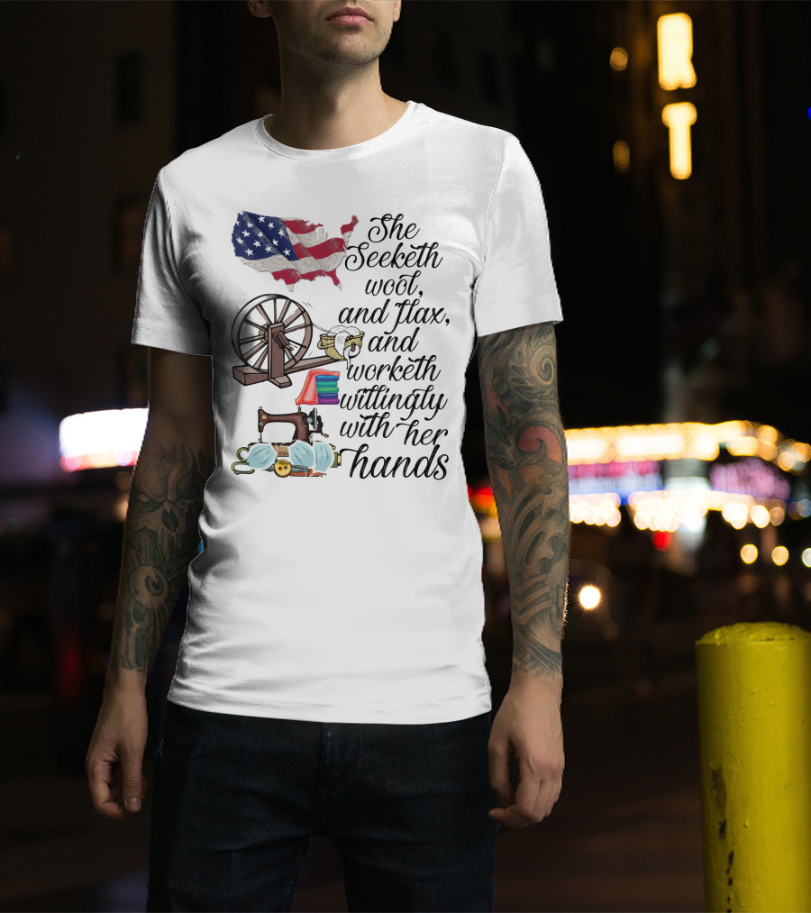 She Seeketh Wool Flax Worketh Willingly With Her Hands American Flag Spinning Wheel Sewing Machine Masks T-Shirt