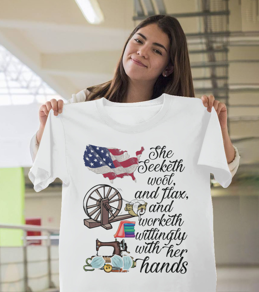 She Seeketh Wool Flax Worketh Willingly with Her Hands American Flag Spinning Wheel Sewing Machine Masks T-Shirt