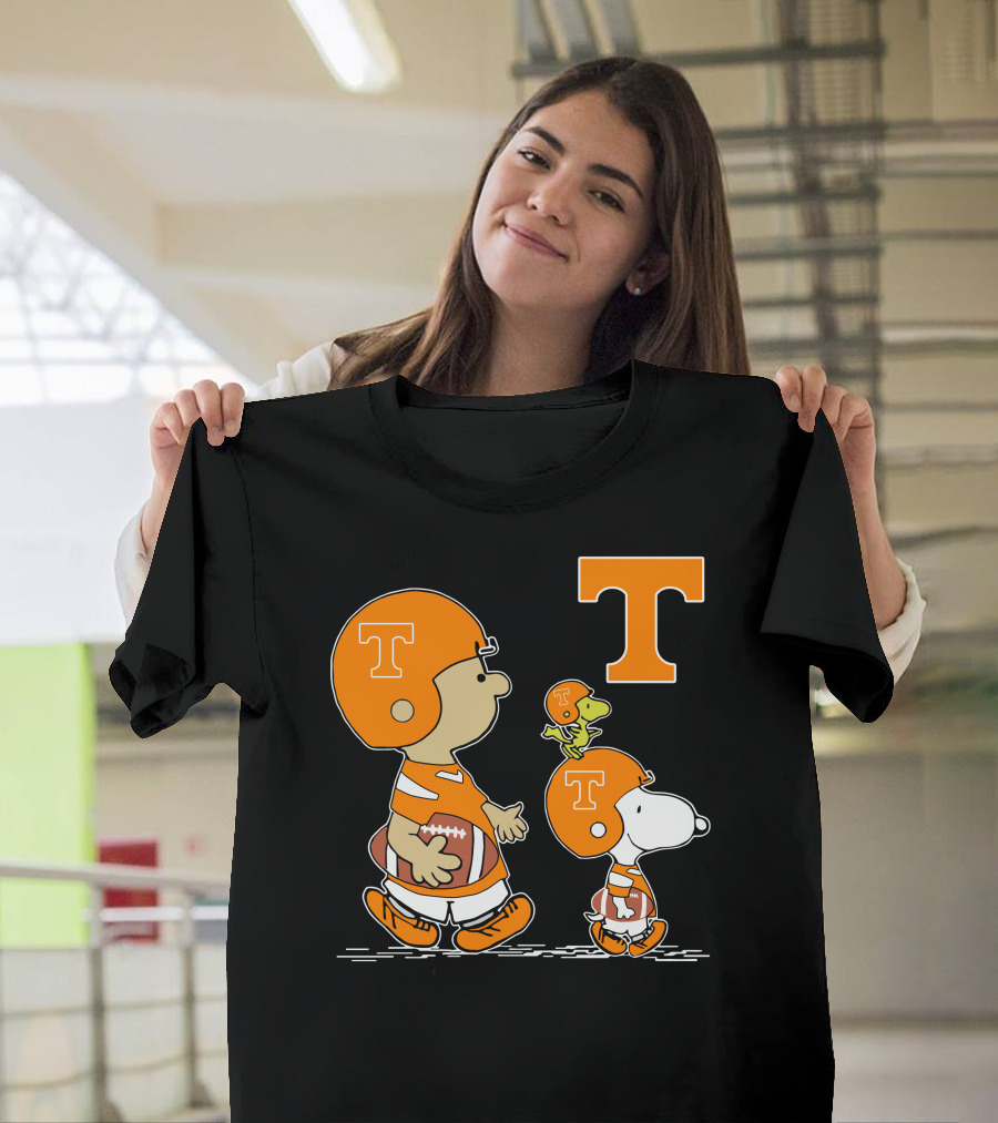 Tennessee Volunteers Peanuts Characters Football Helmets T-Shirt