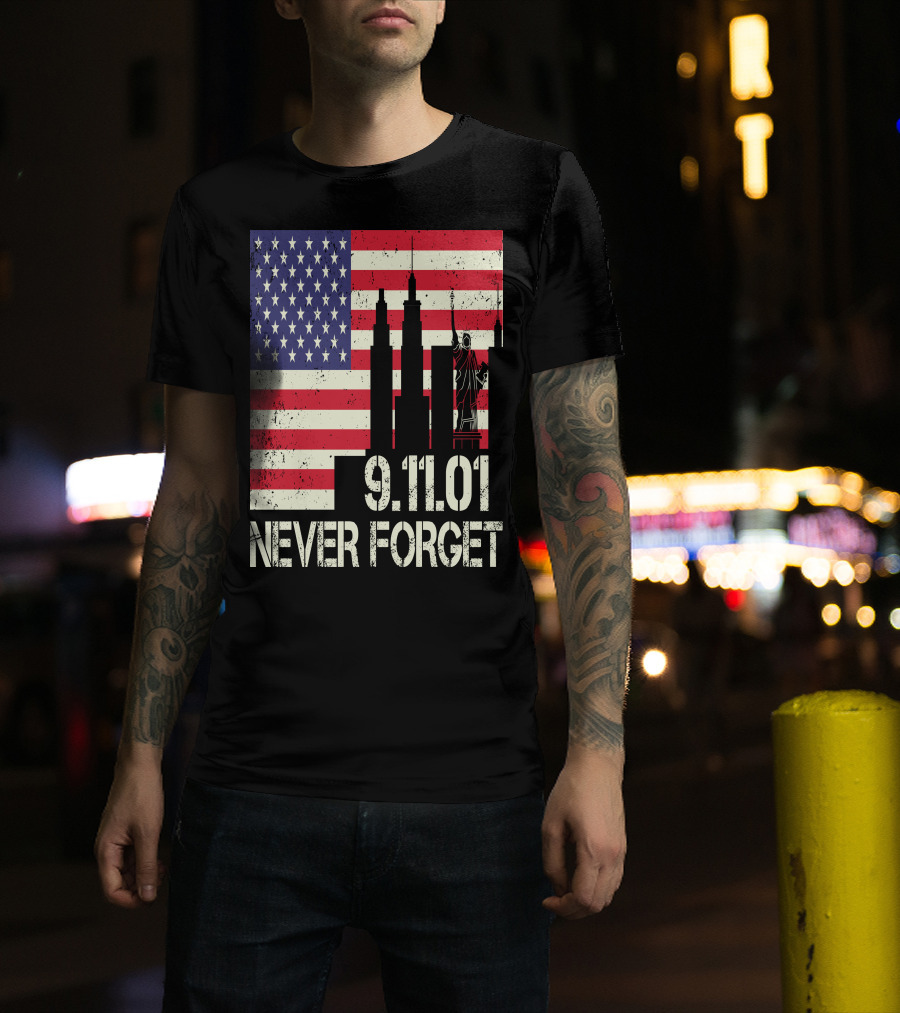 Vintage American Flag 9.11.01 Never Forget Statue Of Liberty And Twin Towers T-Shirt